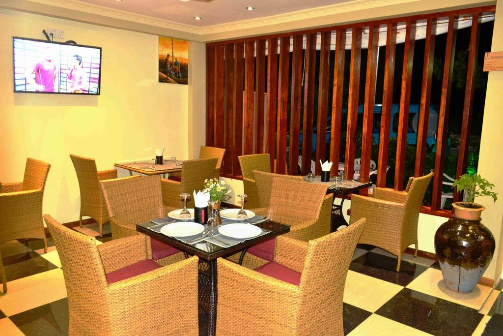 Hotel Ui Inn Malé Extérieur photo