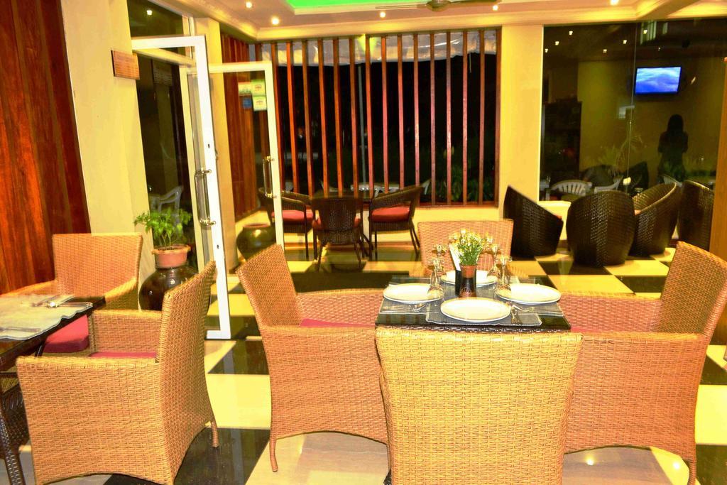 Hotel Ui Inn Malé Extérieur photo