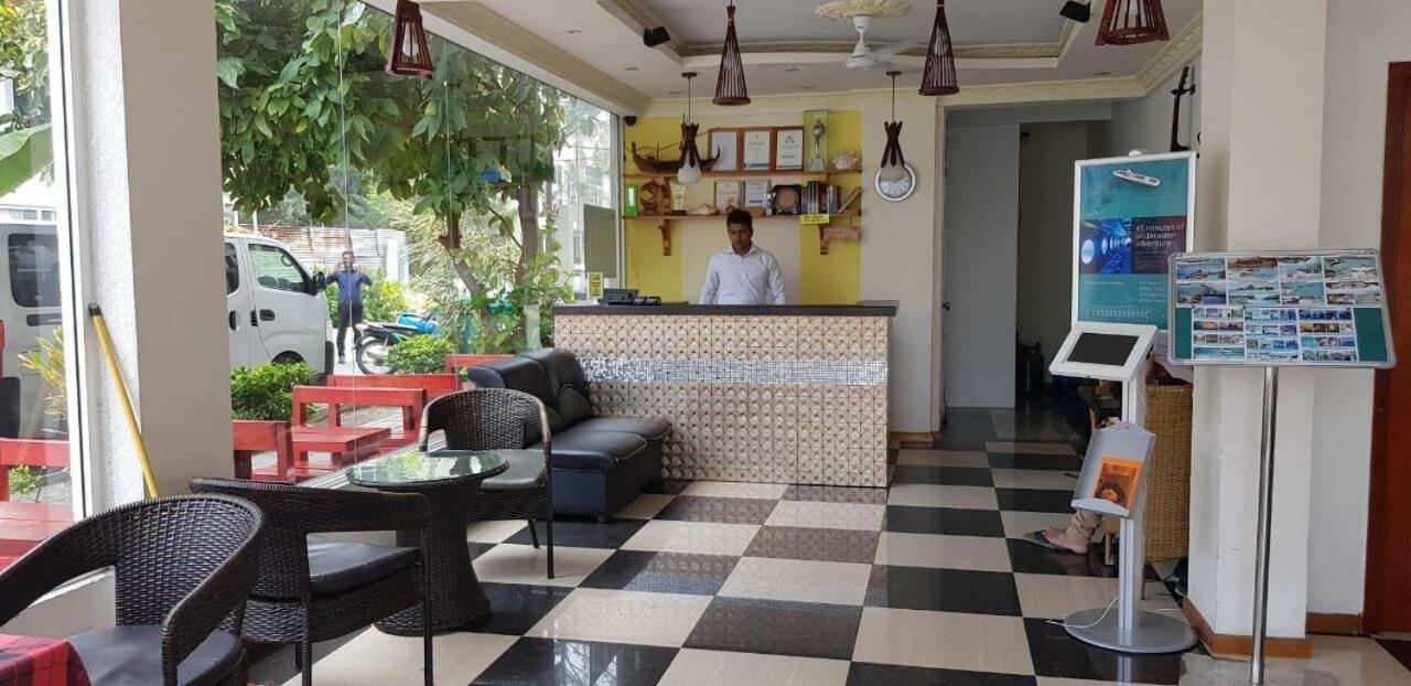 Hotel Ui Inn Malé Extérieur photo
