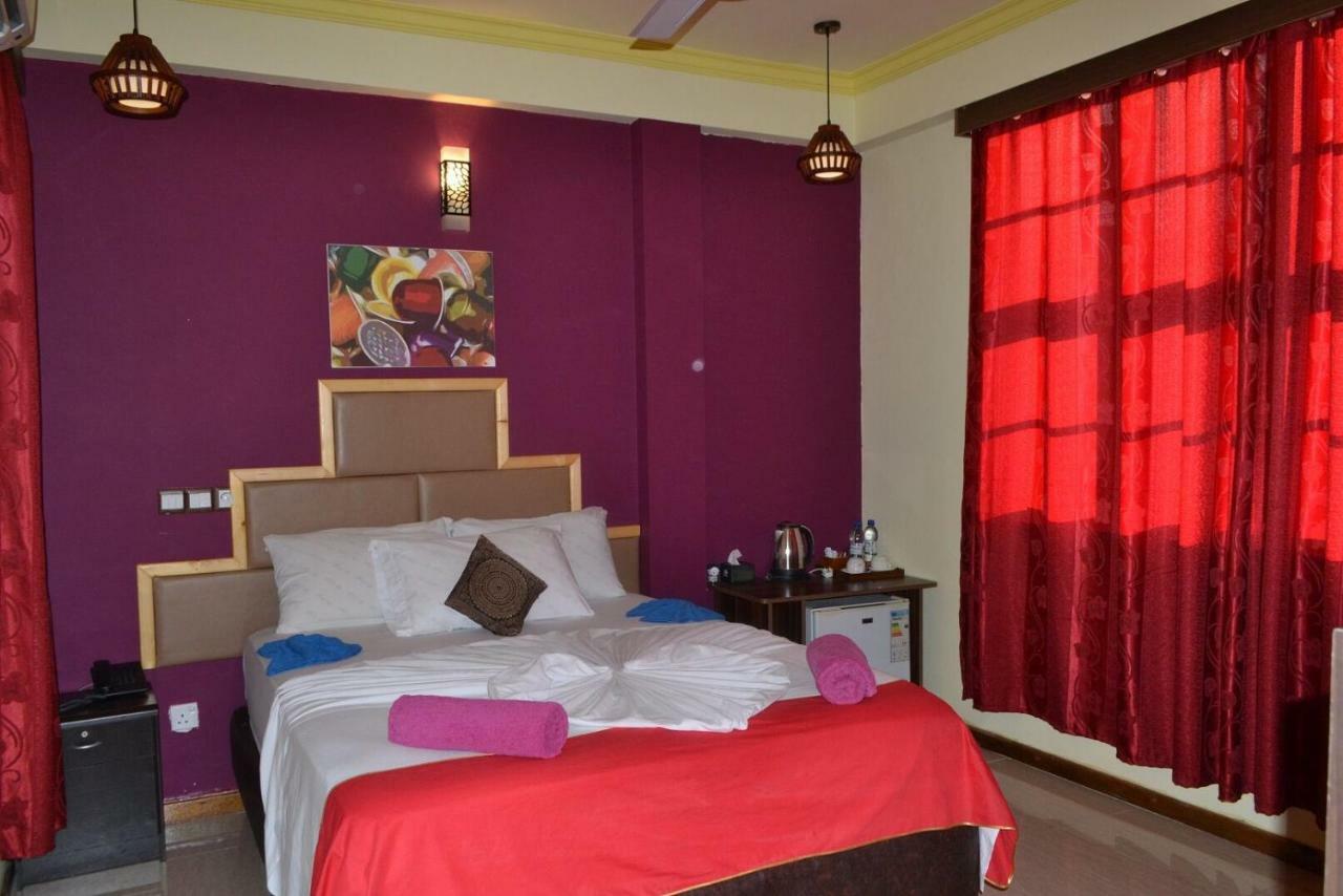 Hotel Ui Inn Malé Extérieur photo
