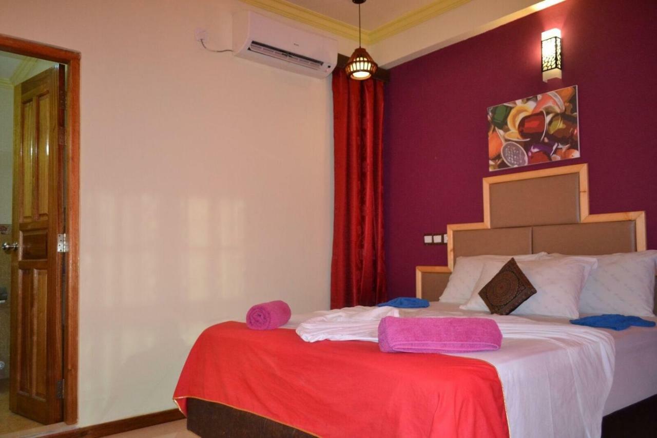 Hotel Ui Inn Malé Extérieur photo
